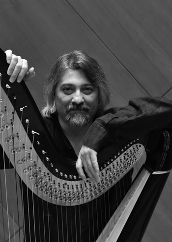 Київський камерний оркестр, Чагатай Акіол (арфа) Туреччина