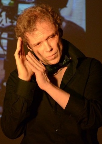 Екскурсія за лаштунки театру та вистава Петра Миронова 